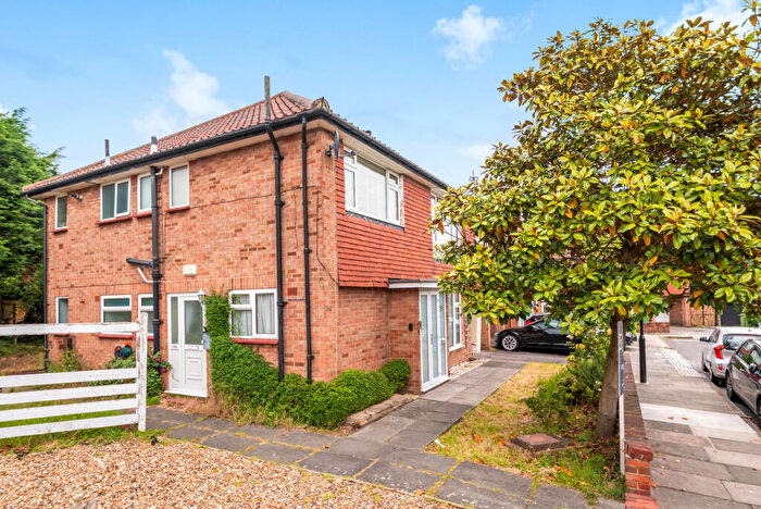 2 Bedroom Maisonette For Sale In Bexley Road, London, SE9