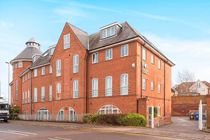 2 Bedroom Flat To Rent In Lyon Court, Walsworth Road, Hitchin, SG4