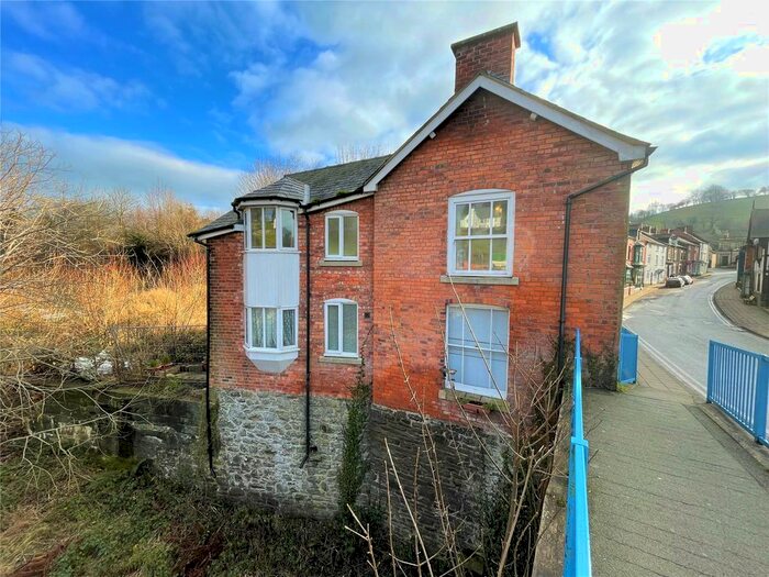 1 Bedroom Flat To Rent In Bridge Street, Llanfair Caereinion, Powys, SY21