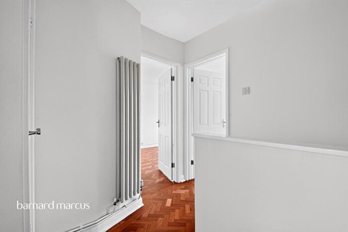 2 Bedroom Flat For Sale In Felbridge Close, Sutton, SM2