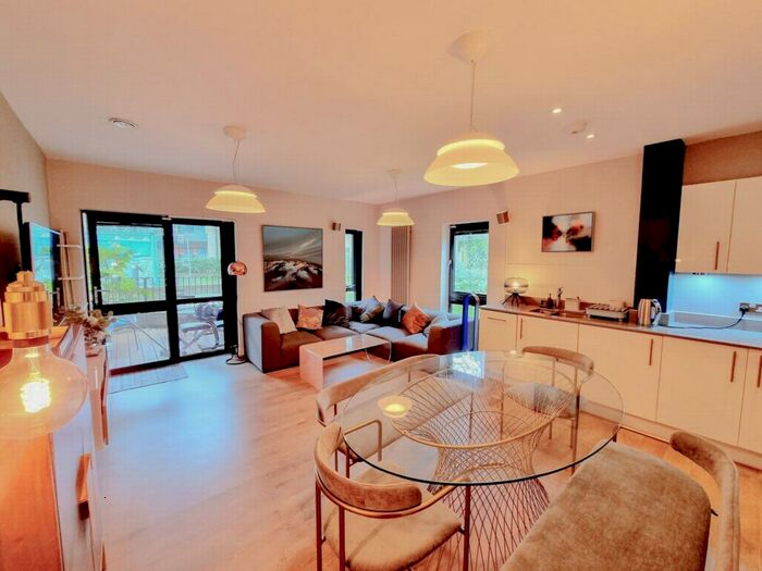 3 Bedroom Flat To Rent In Brickfield Court, Church Road, Highgate, N6
