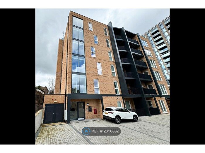 2 Bedroom Flat To Rent In Kew Bridge Road, Brentford, TW8