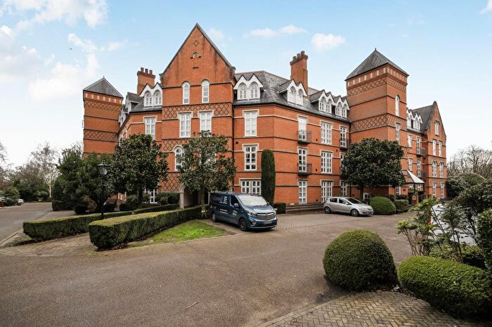 2 Bedroom Flat For Sale In Virginia Water, Surrey, GU25