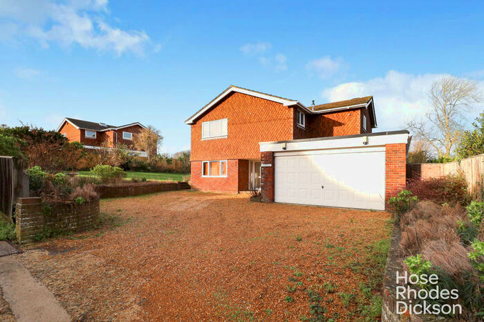 5 Bedroom Detached House To Rent In Alum Bay New Road, Totland Bay, PO39