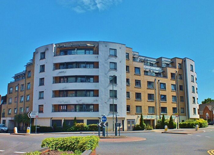1 Bedroom Flat To Rent In Chertsey Road, Woking, Surrey, GU21
