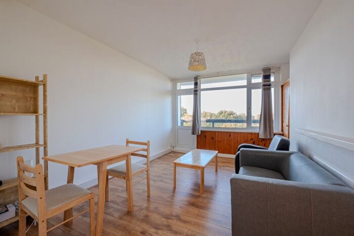 2 Bedroom Flat To Rent In Colson Way, London, SW16