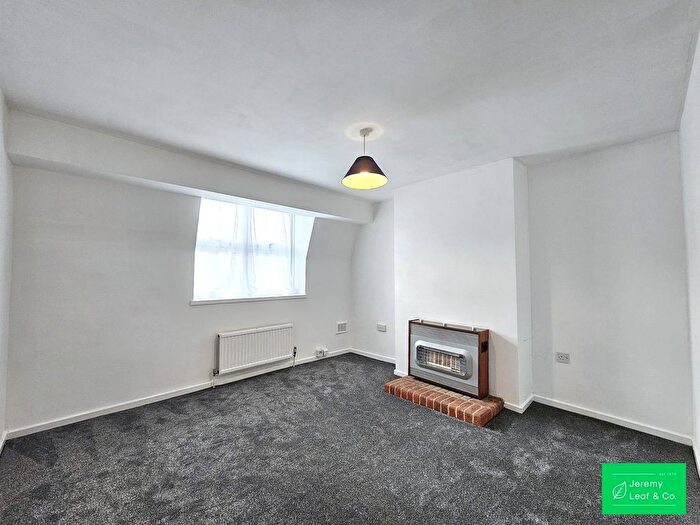 1 Bedroom Flat To Rent In Claybrook Close, London, N2