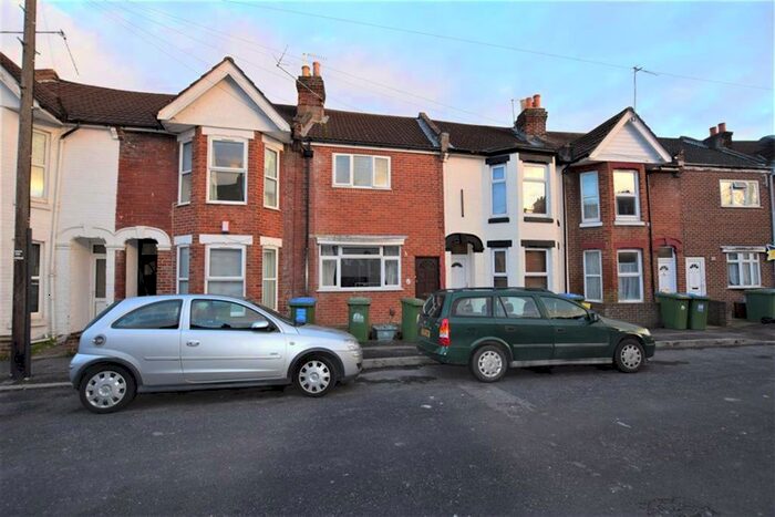 5 Bedroom Private Hall To Rent In Thackeray Road, Portswood, Southampton, SO17