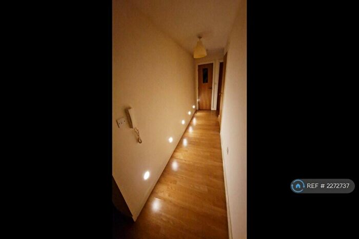 2 Bedroom Flat To Rent In Albert Road, Morley, LS27