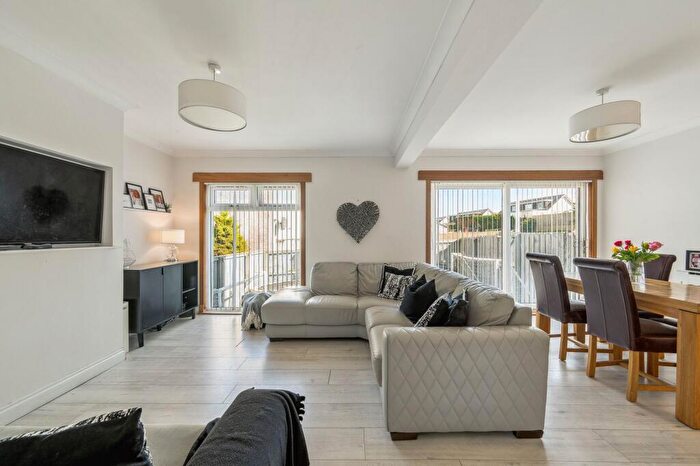 3 Bedroom End Of Terrace House For Sale In Mingle Place, Bo'ness, EH51