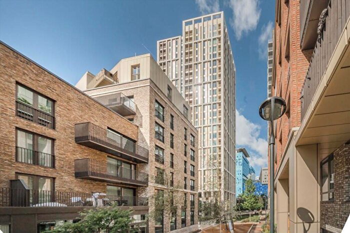 1 Bedroom Flat To Rent In Cendal Crescent, Whitechapel, E1