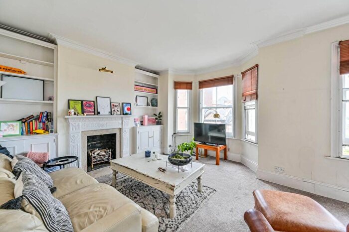 2 Bedroom Flat To Rent In Latchmere Road, Battersea, London, SW11