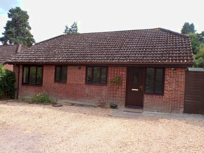 3 Bedroom Bungalow To Rent In Ringwood, BH24