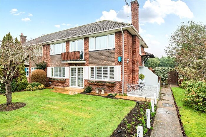2 Bedroom Maisonette For Sale In Trinity Close, Bromley, BR2