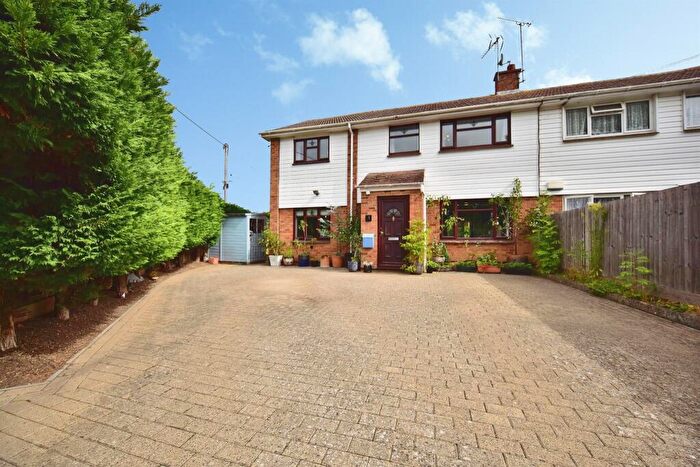4 Bedroom Semi-Detached House For Sale In Cleavesland, Laddingford, Maidstone, ME18