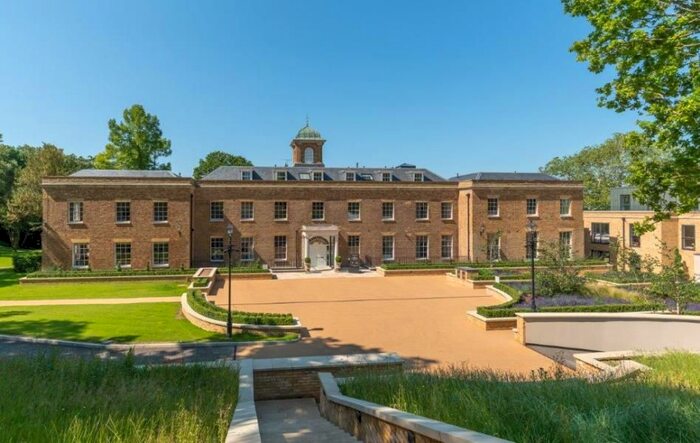 2 Bedroom Flat To Rent In The Drive, Ickenham, UB10