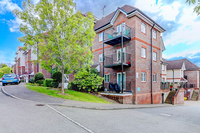 2 Bedroom Flat For Sale In Freer Crescent, High Wycombe, Buckinghamshire, HP13