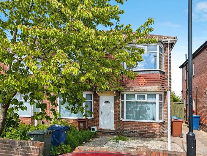 2 Bedroom Flat For Sale In Deanham Gardens, Fenham, Newcastle Upon Tyne, NE5