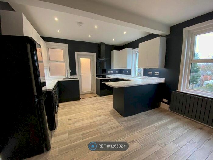 3 Bedroom Detached House To Rent In Pine Road, Bournemouth BH9