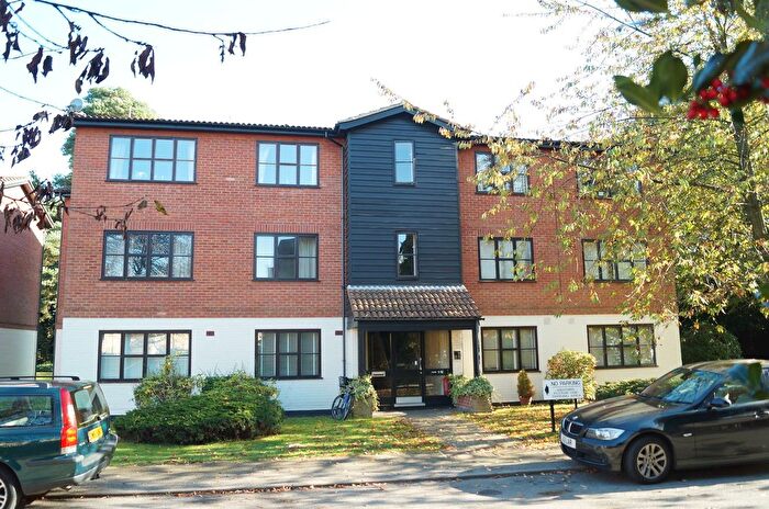 2 Bedroom Flat To Rent In St Georges Lodge, Queens Road, Weybridge, KT13