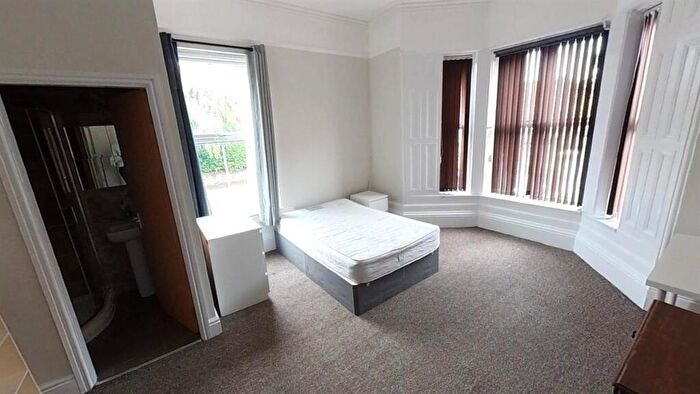 13 Bedroom House To Rent In Mauldeth Road, Manchester, M20