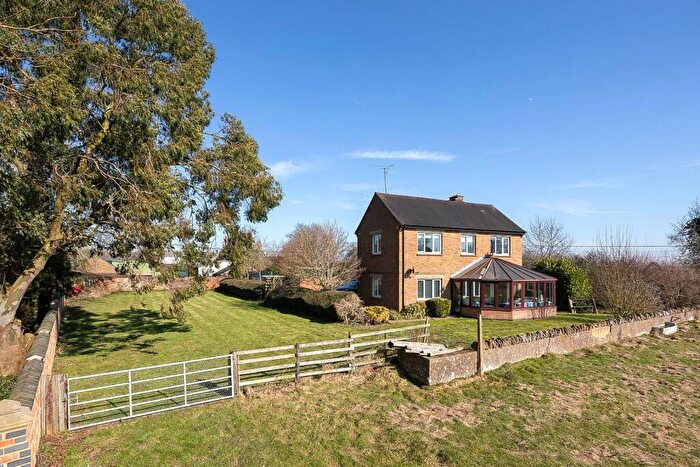 3 Bedroom Detached House For Sale In Upper Heyford, Northamptonshire, NN7