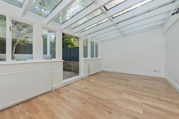 2 Bedroom Flat To Rent In St. Lukes Road, London, W11