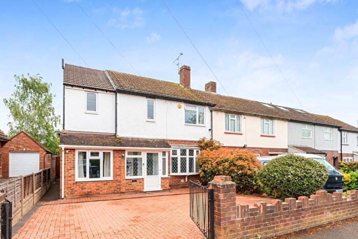 3 Bedroom Semi-Detached House For Sale In Keston Avenue, New Haw, Surrey, KT15