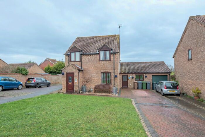 4 Bedroom Link Detached House For Sale In Meadowlands Close, Yoxford, Saxmundham, IP17