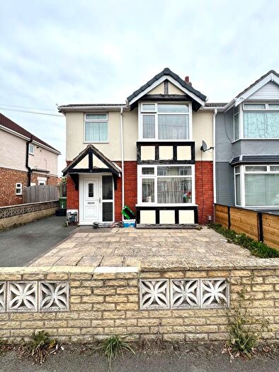 3 Bedroom Semi-Detached House For Sale In Walcot Road, Swindon, SN3