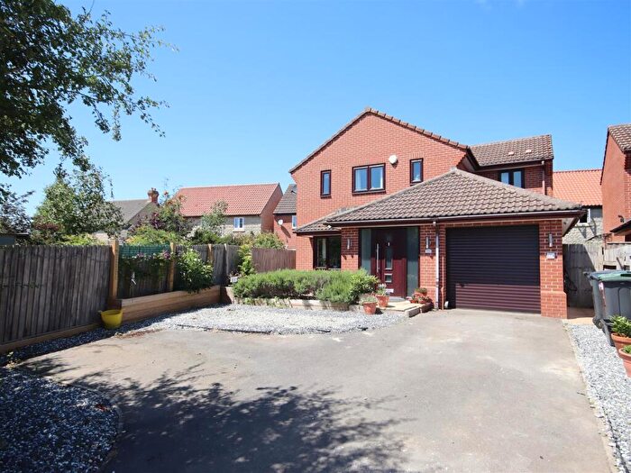 4 Bedroom Detached House For Sale In The Green, Dauntsey, Chippenham, SN15