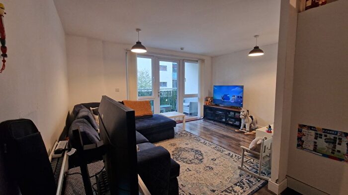 1 Bedroom Flat To Rent In Honour Gardens, Dagenham, RM8