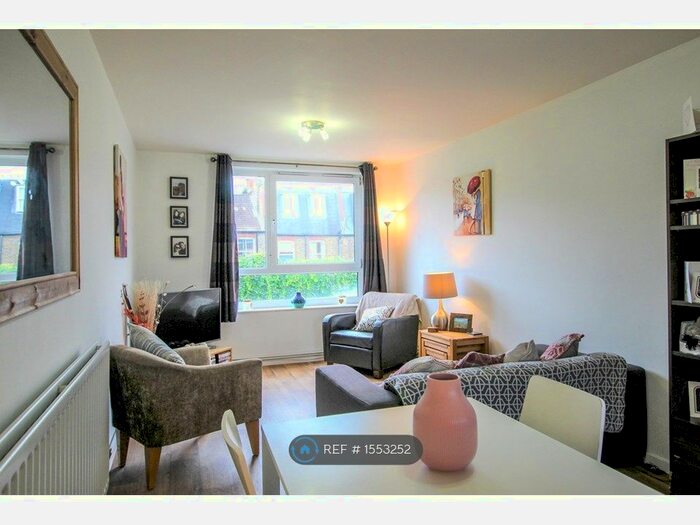 1 Bedroom Flat To Rent In Waverton Road, London, SW18