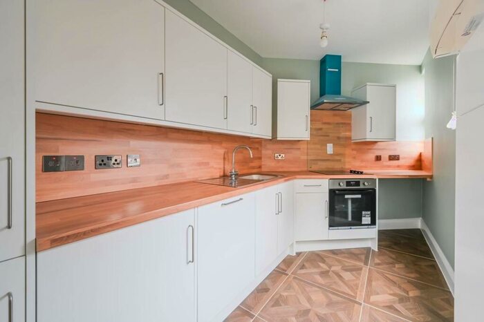 1 Bedroom Flat To Rent In St. James'S Street, London, , Walthamstow, London, E17