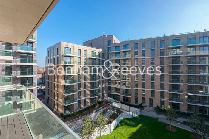 3 Bedroom Apartment To Rent In QueenshurstSquare, Kingston Upon Thames, KT2