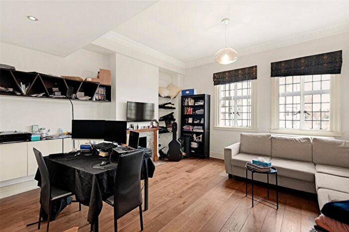 2 Bedroom Apartment To Rent In Chiltern Court, Baker Street, London, NW1