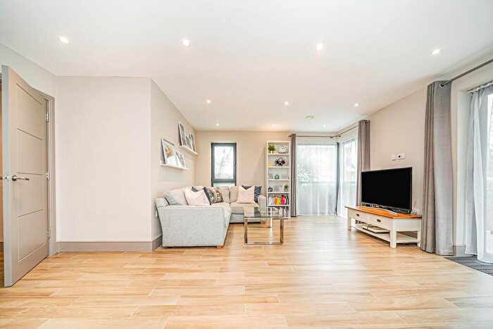 2 Bedroom Apartment To Rent In Groom Place, Welwyn Garden City, AL7