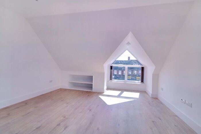 1 Bedroom Flat To Rent In Flat, High Road, Harrow Weald, HA3