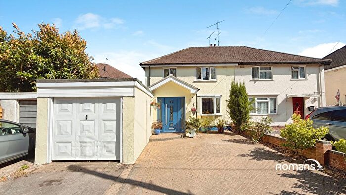 3 Bedroom Semi-Detached House For Sale In Grove Road, Basingstoke, Hampshire, RG21