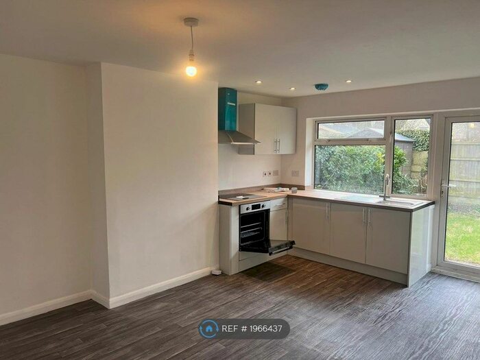 3 Bedroom Semi-Detached House To Rent In Kingfield Gardens, Woking, GU22