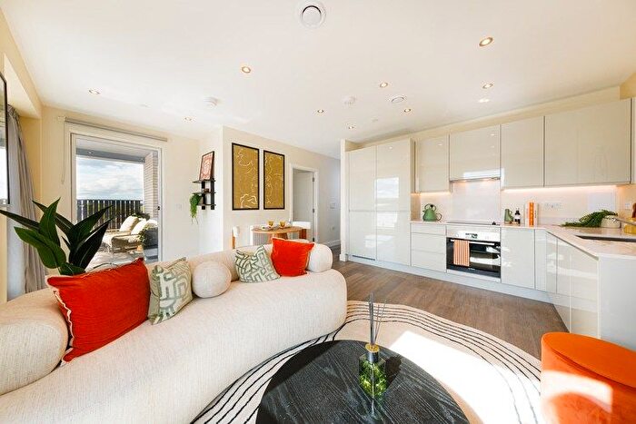 2 Bedroom Flat For Sale In Enfield, N18