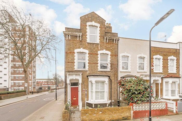 2 Bedroom Flat For Sale In Sydner Road, Stoke Newington, N16