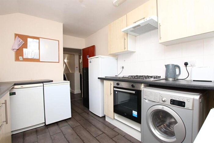 6 Bedroom Flat To Rent In Lower Bristol Road, Bath, BA2