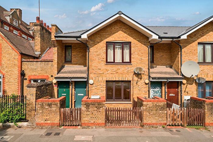 1 Bedroom Flat For Sale In Priory Grove, London, SW8