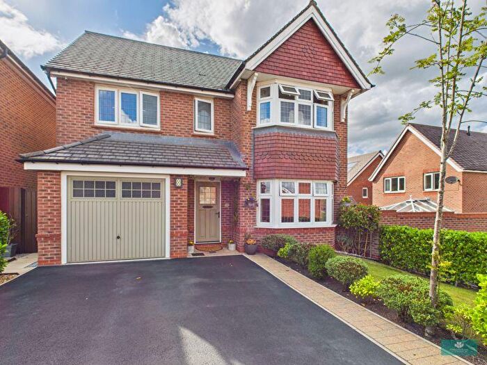 4 Bedroom Detached House For Sale In Maythorne Close, Oldham, OL4