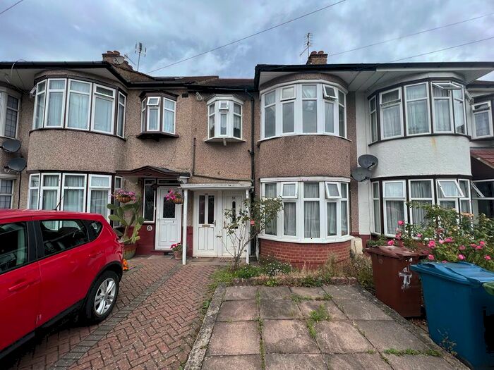 1 Bedroom Flat To Rent In Grosvenor Avenue, Harrow, HA2