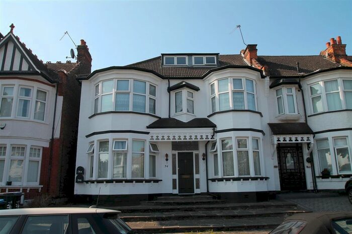 2 Bedroom Flat To Rent In Lodge Drive, Palmers Green, N13