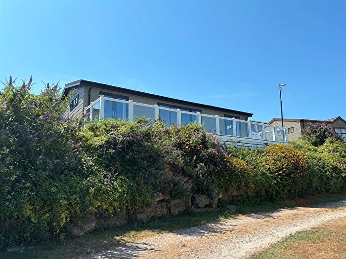 2 Bedroom Mobile/park Home For Sale In Priests Way, Swanage, BH19