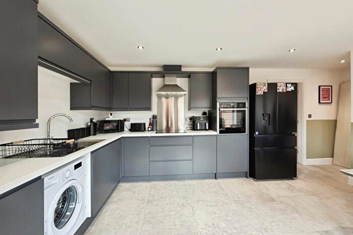 3 Bedroom Semi-Detached House For Sale In Millfields Way, Barrow-upon-humber, DN19