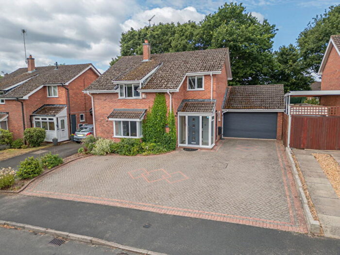 4 Bedroom Detached House For Sale In Norbury Close, Redditch, B98